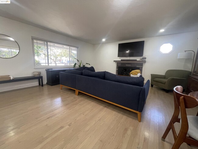 Photo - 1248 Hale Dr