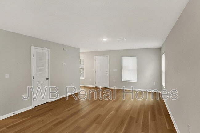 Photo - 1655 Windle St