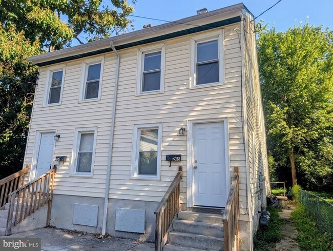 Building Photo - 206 Wesley St Rental