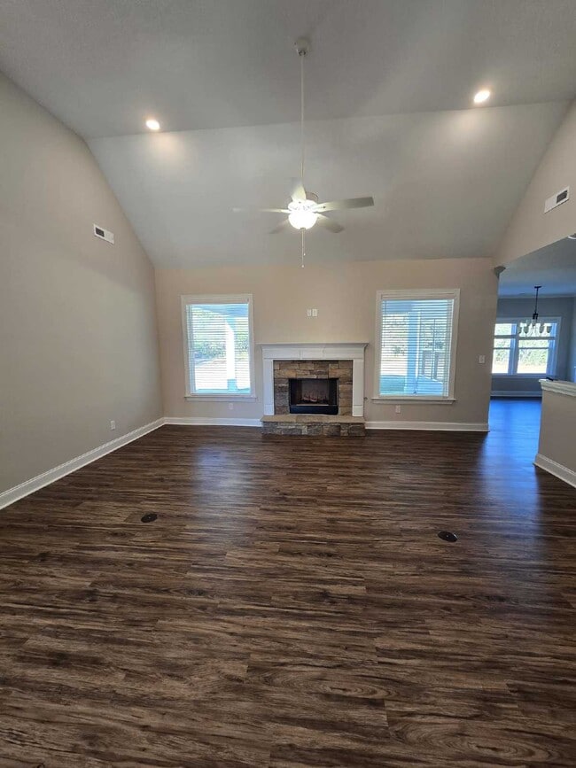 Photo - 130 Rutland Ct