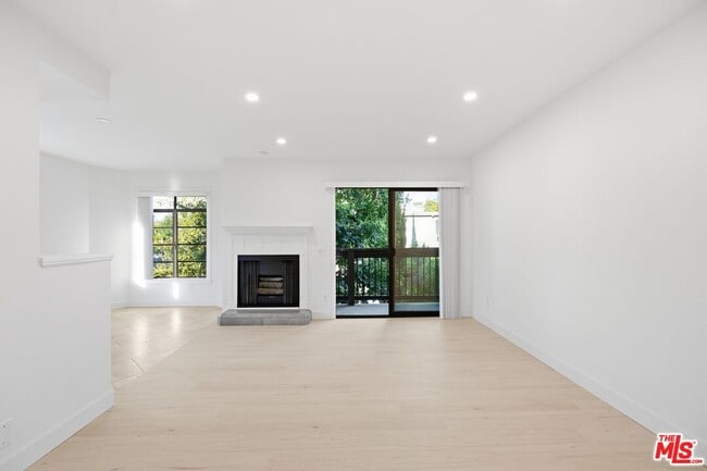 Photo - 13025 Moorpark St Unidad 208