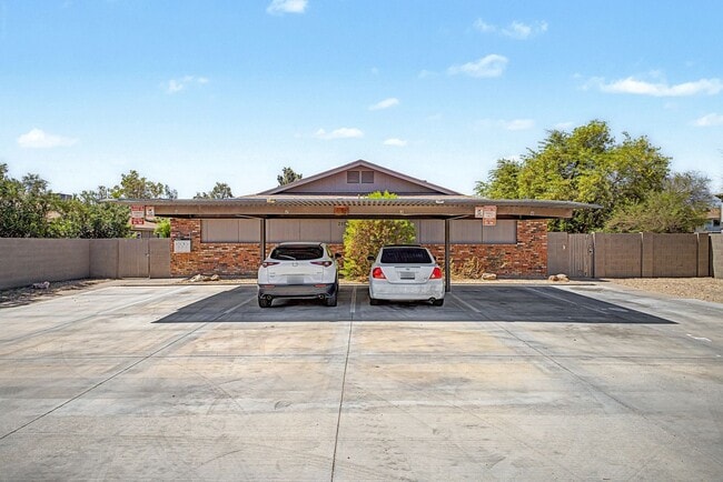 Building Photo - 2931 E Beck Ln Unit 1