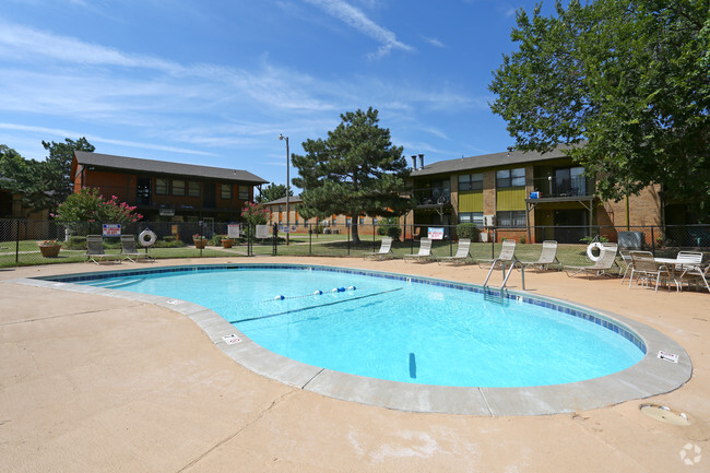 Building Photo - Lakeside Village Apartments