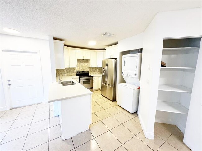 Photo - 1136 NW 5th Ct