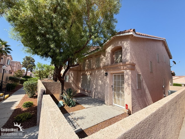 Beautifully Maintained 2Bdm 2Ba Two-story ... - Beautifully Maintained 2Bdm 2Ba Two-story ... House