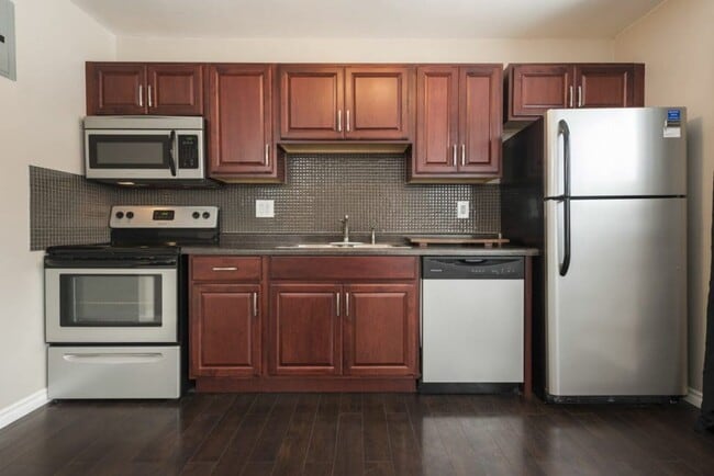 Photo - Warren Apartments