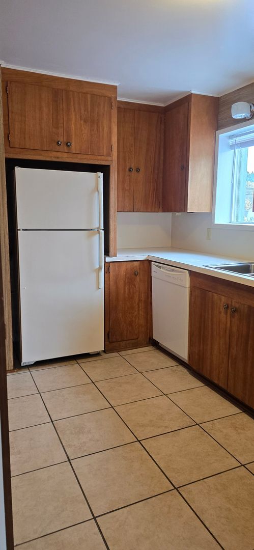 Photo - 2 Bedroom up stairs apartment