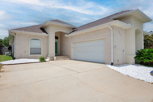 Building Photo - Luxury Living with Saltwater Pool, Florida Room & Generator