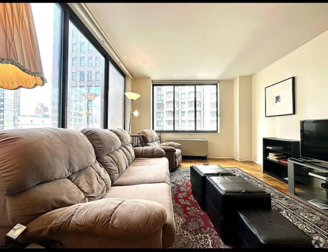 Building Photo - 62 W 62nd St Rental