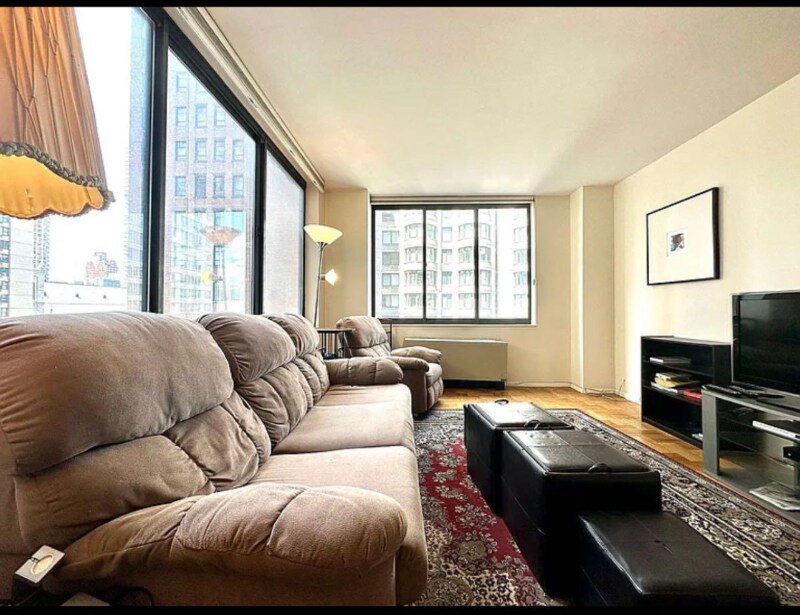 Photo - 62 W 62nd St