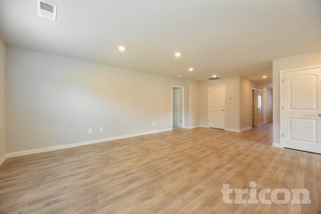 Photo - 927 Equine Dr