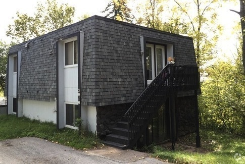 Building Photo - 2014 Greysolon Rd Unit Upper Rental