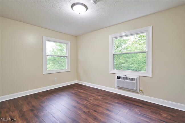 Photo - 2635 Martin Rd