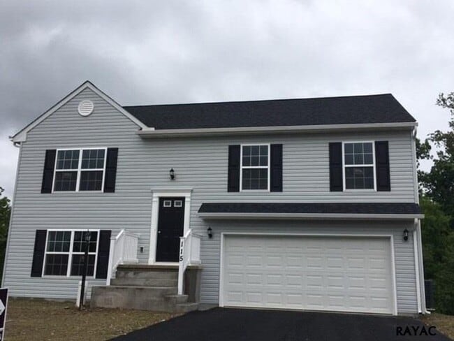 Building Photo - 3 Bed 3 Bath Single Family Home In Mount Wolf
