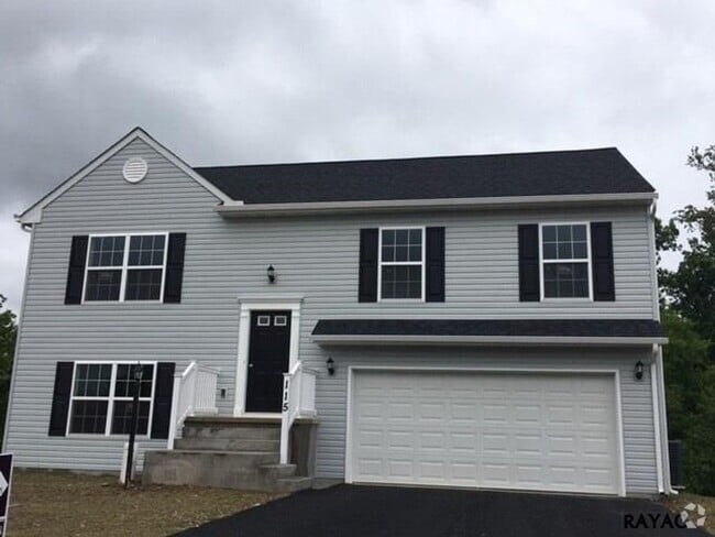 Building Photo - 3 Bed 3 Bath Single Family Home In Mount Wolf