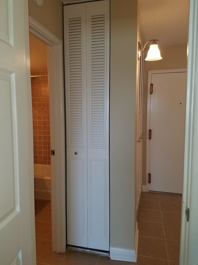 Photo - 580 Lawrence Ave Unit 113