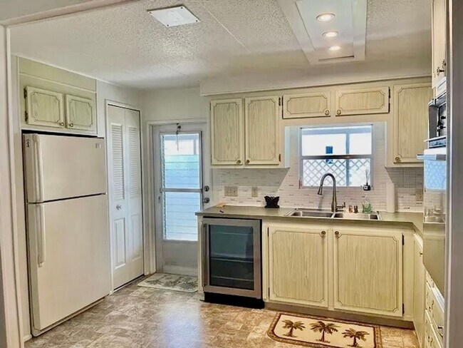 Photo - Near the beaches, Beautifully Furnished 2 ...