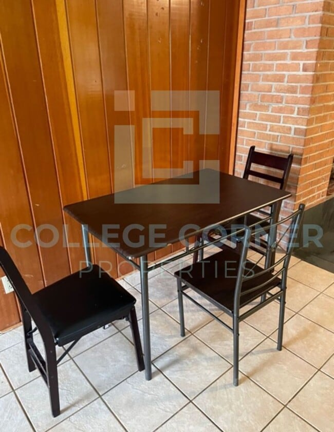 Photo - 830 Delmonte Dr NW Unit 830 Delmonte Listing - House