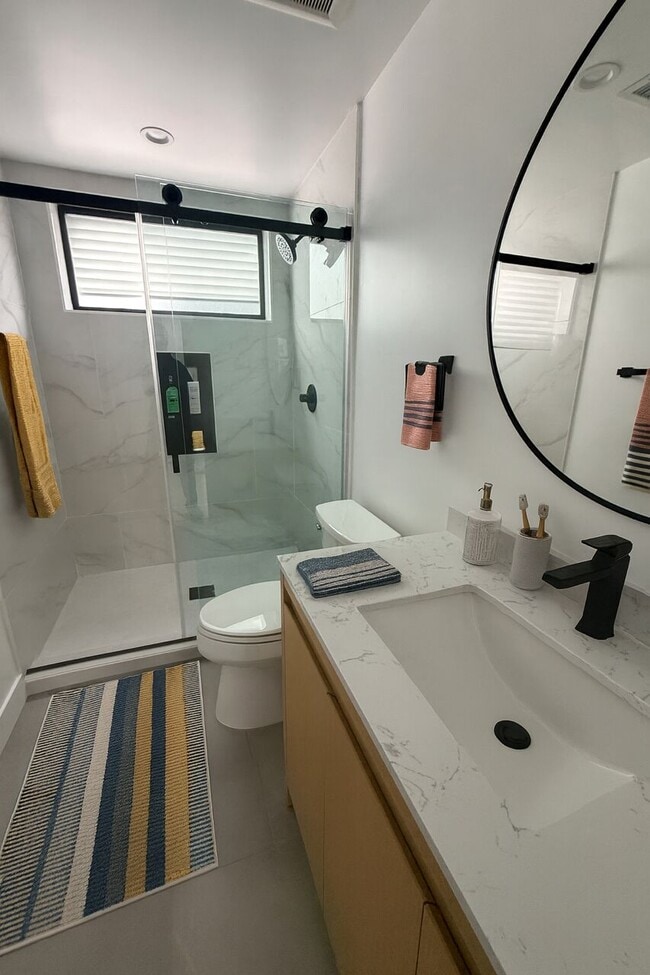 Photo - 1202 W 37th Dr Unit Room 2