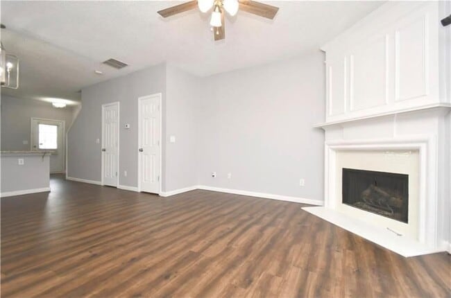 Photo - 233 Buckland Dr