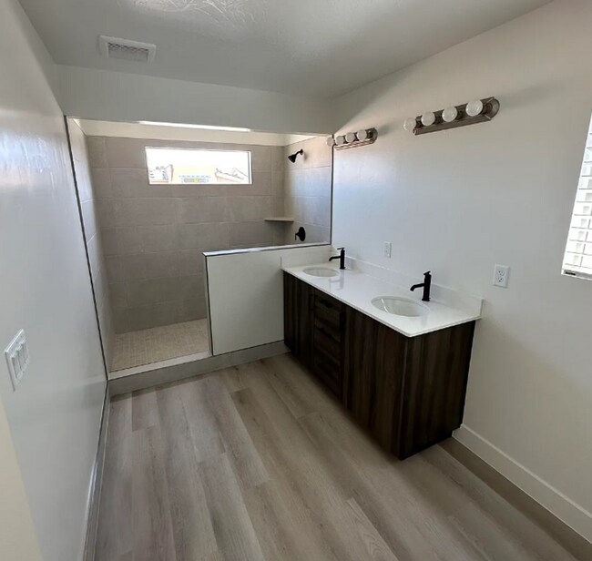 Photo - Beautiful, Modern 3 Bedroom Townhome!