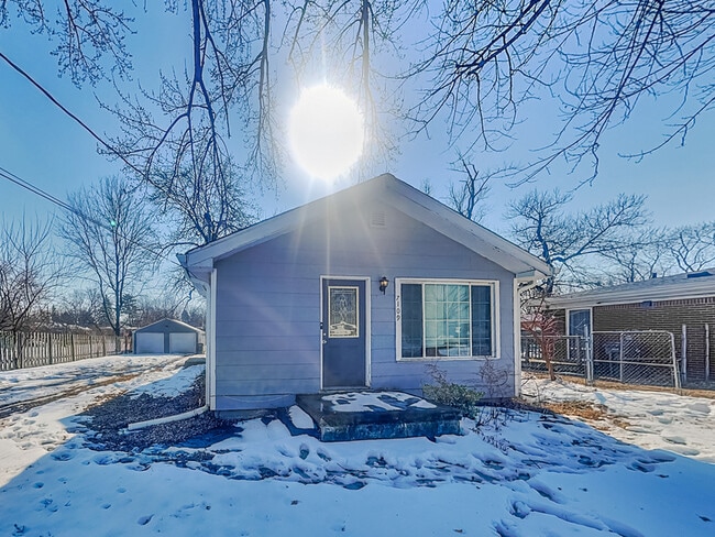 Building Photo - 7109 E 14th St