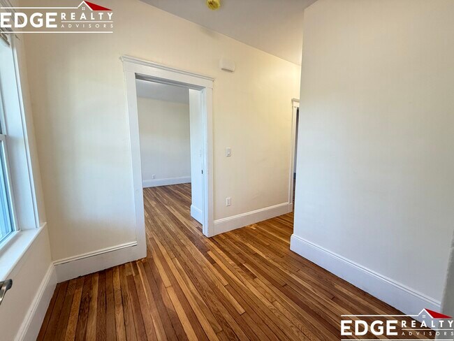 Building Photo - 96 Brayton Rd Unit 1