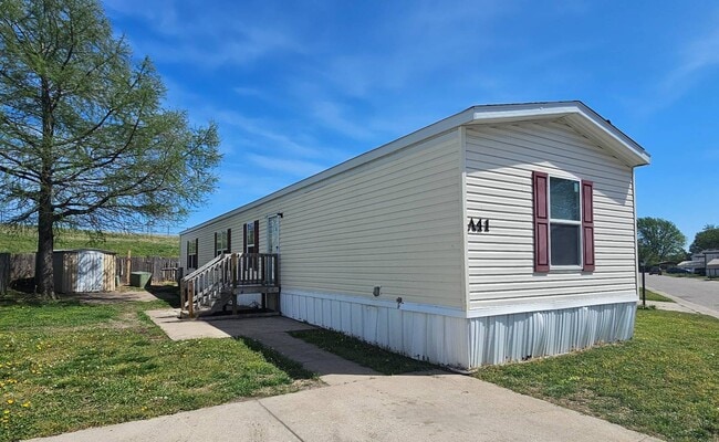 Photo - 2320 E MacArthur Rd