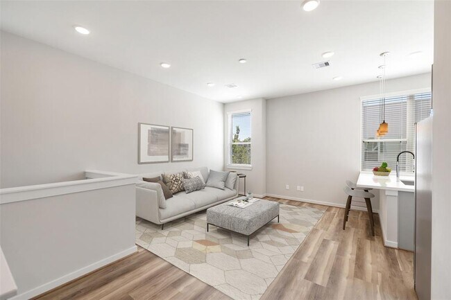 Photo - 602 Thornton Oaks Ln