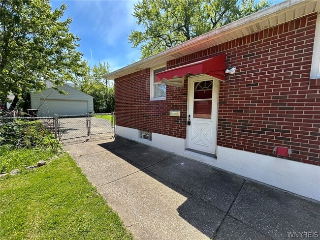 Photo - 1835 Military Rd