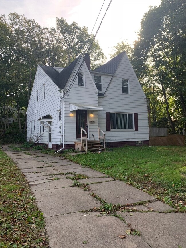 Building Photo - 157 Halls Heights Ave