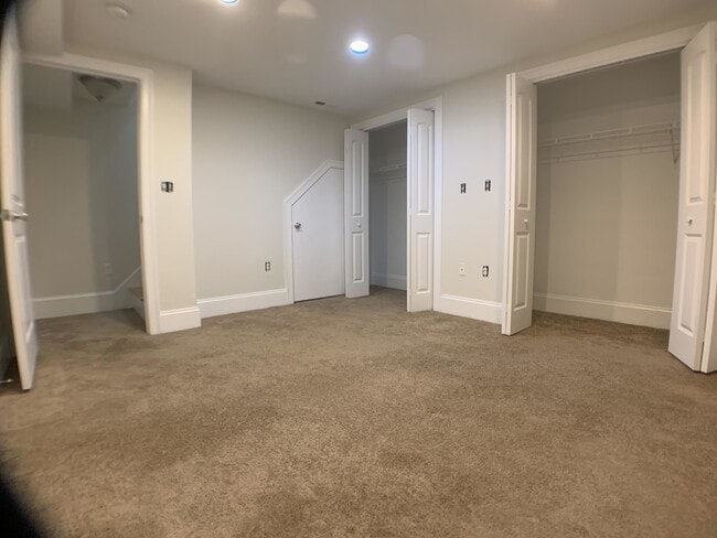 12 Mitchell St