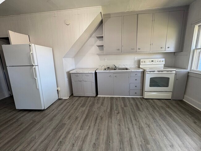 Kitchen - 477 3rd Ave NE Unit 477 3rd Ave NE