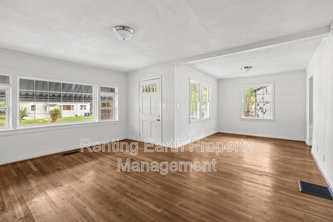 Photo - 832 Meadowbrook Dr
