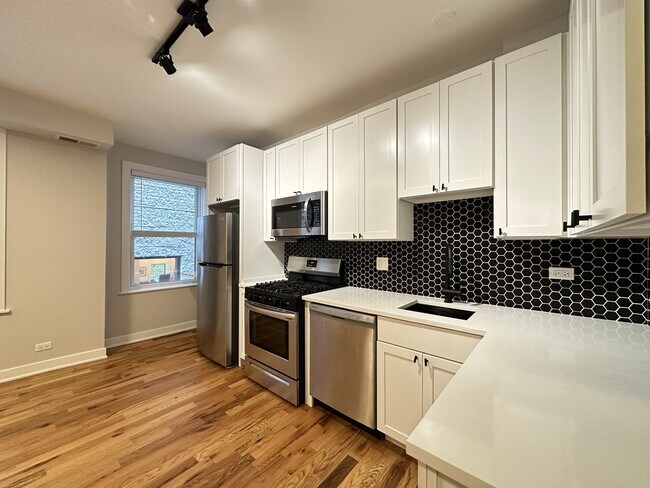 Photo - 643 W Wrightwood Ave Unit 703