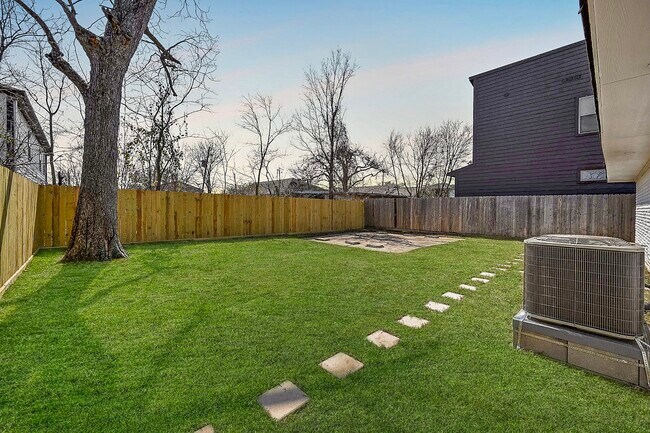 Photo - 4710 Hershe St