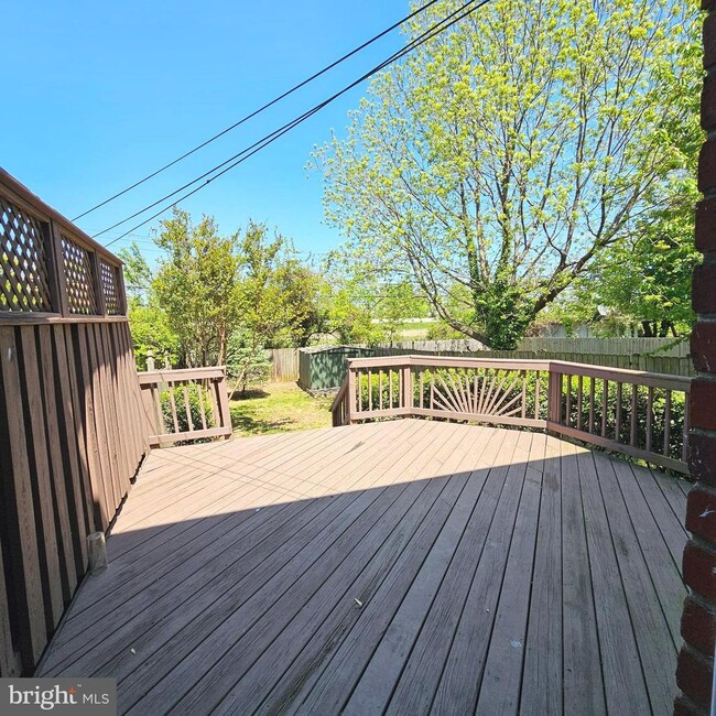 Building Photo - 2214 Arlington Terrace