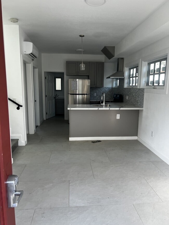 Photo - 1511 W 28th St