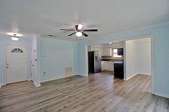Photo - 1062 Kelly Dr