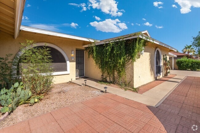 Building Photo - 533 E Deepdale Rd Rental