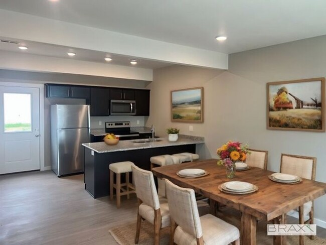 Photo - Public Avenue Townhomes in Clever!!! Leasi...