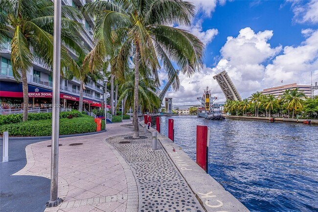Photo - 690 SW 1st Ct Unidad 702