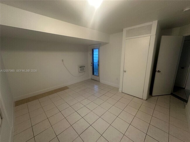 Photo - 3404 SW 14th St Unit R