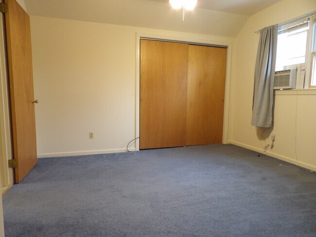 Large Bedroom - 107 Garside Ave Unit 2