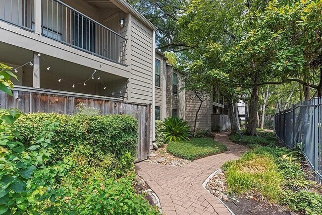 Photo - 1100 Augusta Dr