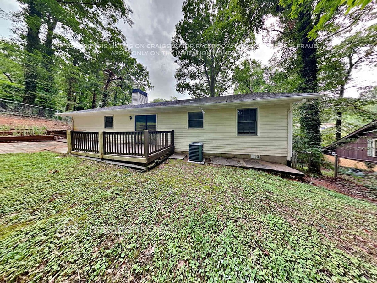 Photo - 1650 Lakeview Pl