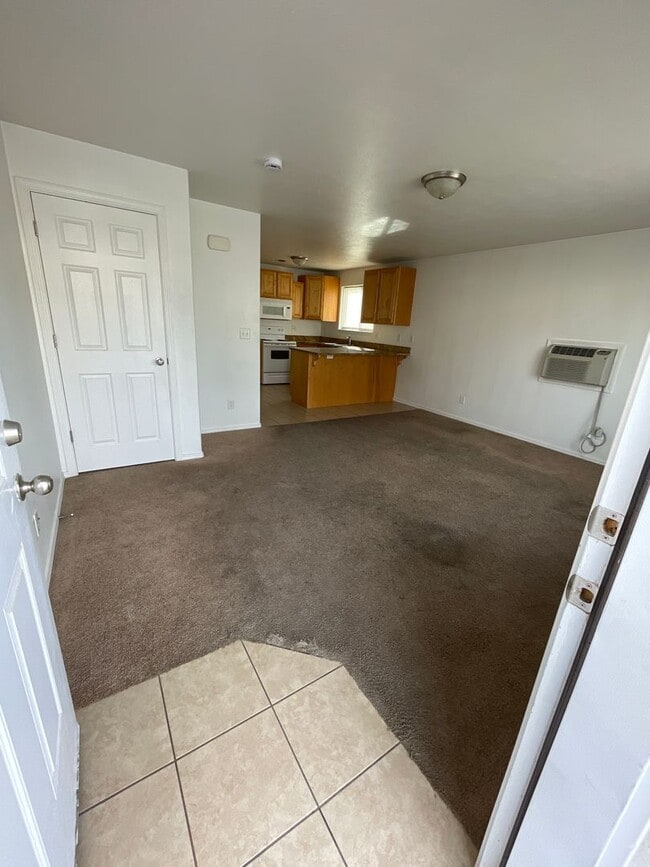 Building Photo - 721 20th St Unit 2 Rental