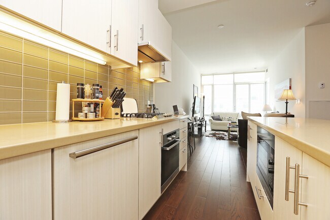 Photo - 29 Queens Quay E