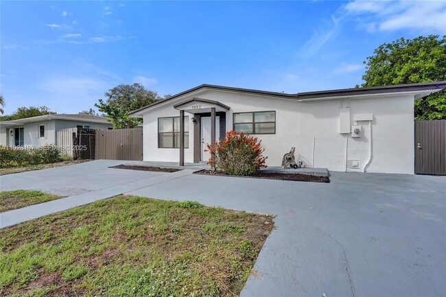 Photo - 1960 SW 68th Way