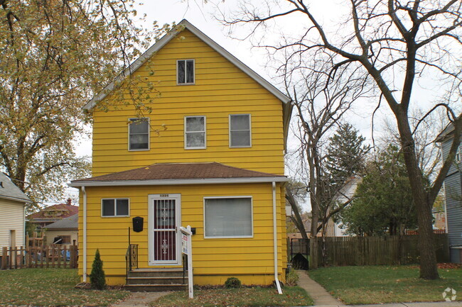 Building Photo - 1225 Jackson St Rental